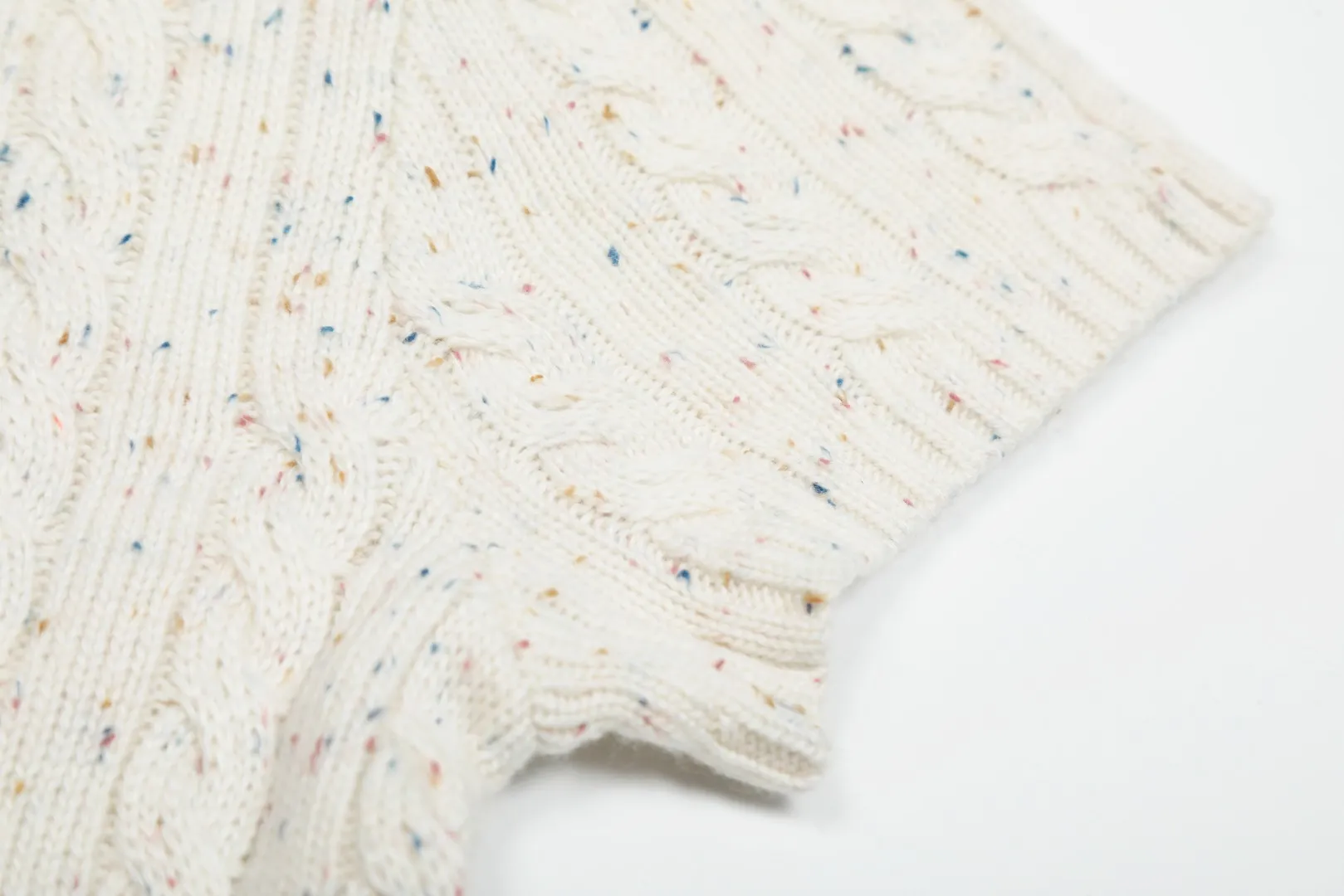 P166 💰 "Top quality" Style number: DS058# (on sale all year round) [Ralph Lauren wool blended pony embroidered logo twist knitted short sleeves] ✅Ralph Lauren gradient multi-color dot versatile hemp knitted round neck short sleeves for all seasons ✅15% merino cotton wool 85% wool blended clean and clear texture ✅ZP quality 1:1 version Scan the code to enter the GF website Counter quality ✅Details and quality are the only one in Guangzhou. Imported quality wool. Focus on high-end. Cost-effective. Needless to say good quality. ✅Restore the original version. The maximum size can be worn up to 150 pounds. Loose, comfortable and stress-free.